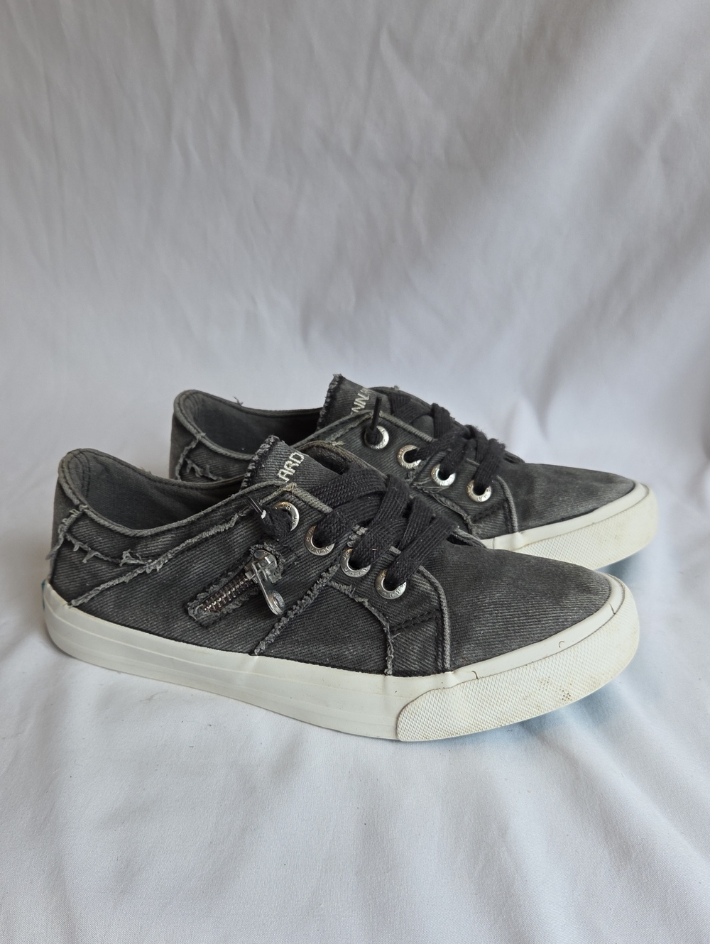 Jenn Ardor Distressed Low-Top Sneakers - Black with White Sole